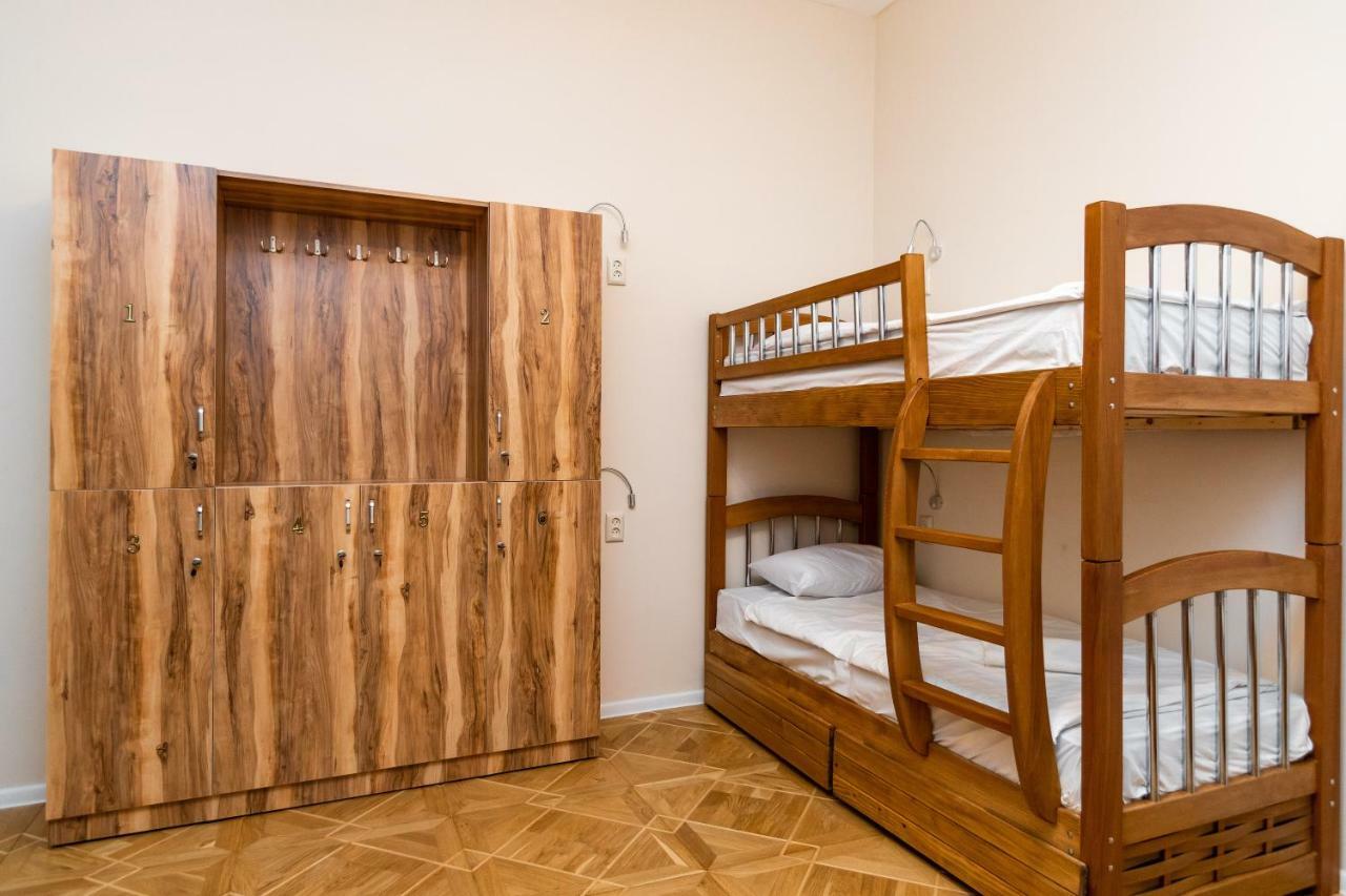 Pirosmani Hostel Tbilisi Ngoại thất bức ảnh