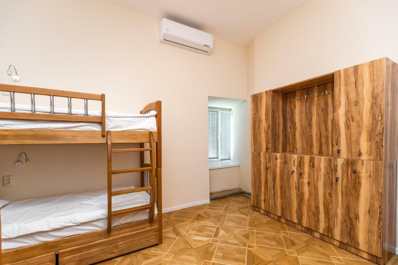 Pirosmani Hostel Tbilisi Ngoại thất bức ảnh