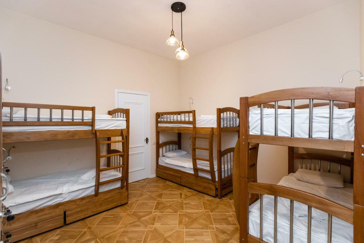 Pirosmani Hostel Tbilisi Ngoại thất bức ảnh